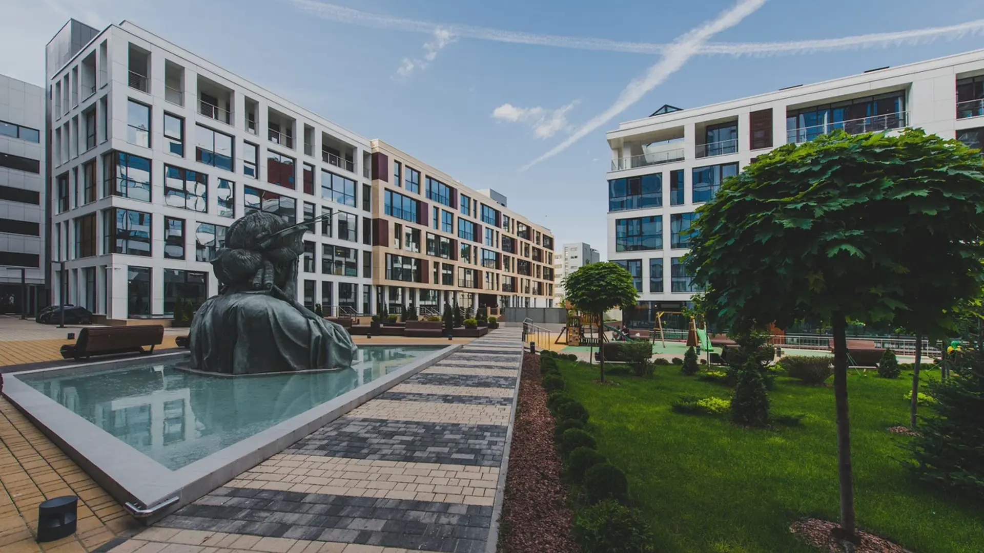 TriBeCa Apartments — Двор