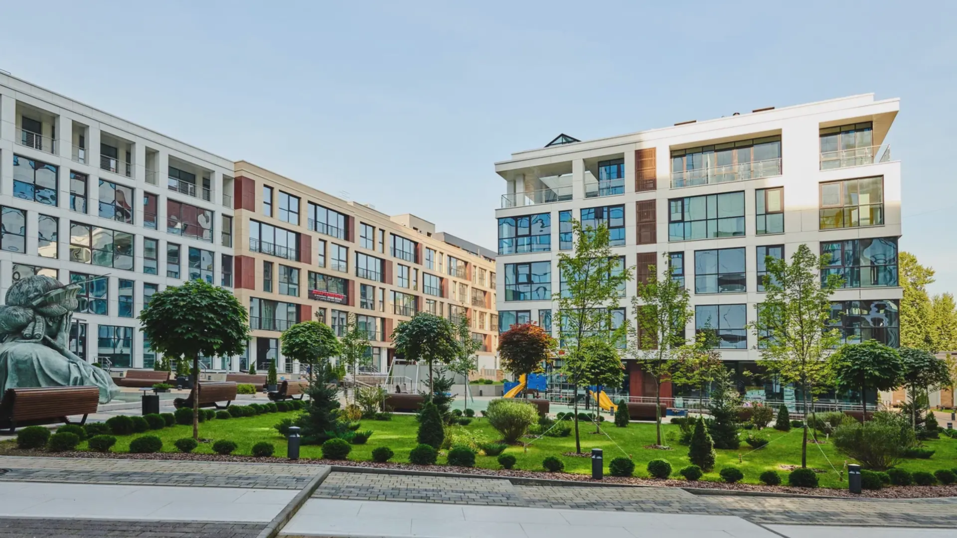 TriBeCa Apartments — Двор